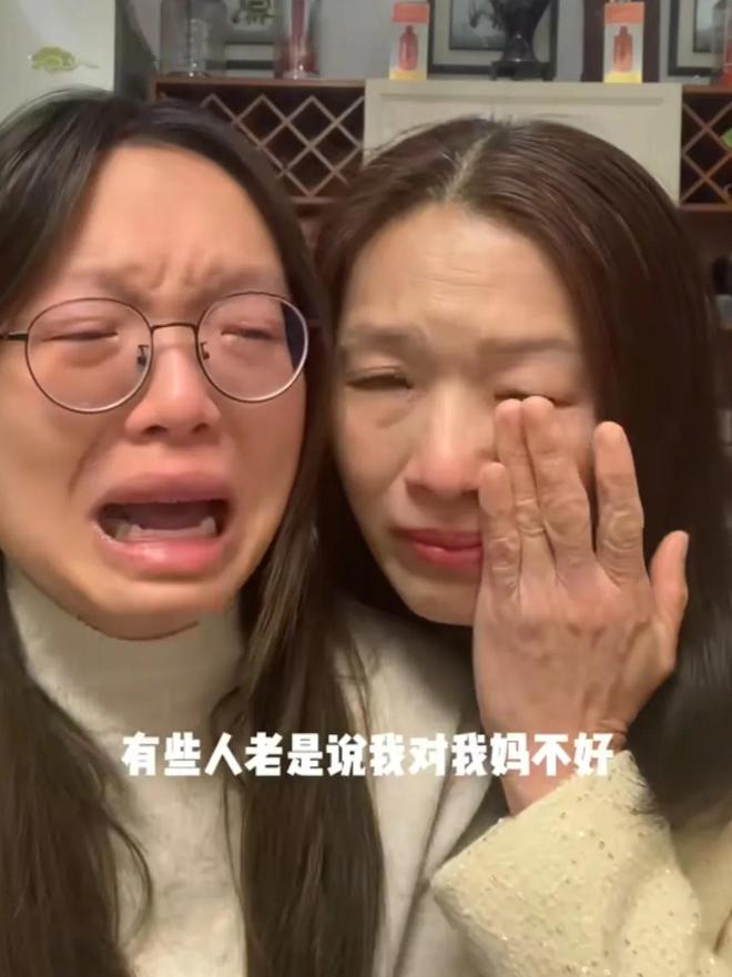 播谢爸带孩子头发白了！邻居透露现任近况麻将胡了试玩平台谢妈杭州拍古装照学直(图5)