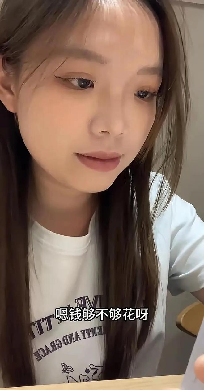 播谢爸带孩子头发白了！邻居透露现任近况麻将胡了试玩平台谢妈杭州拍古装照学直(图15)
